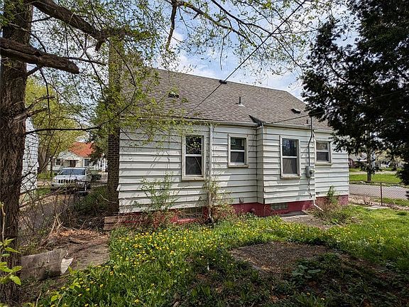 5th image of 20505 Hamburg St