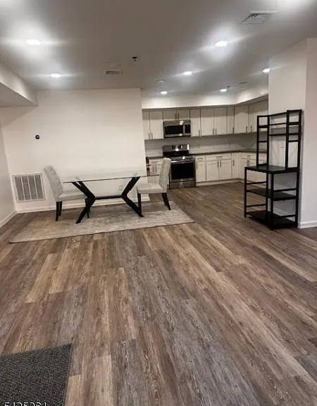 81-83 Hawthorne Ave #1 — Photo 1