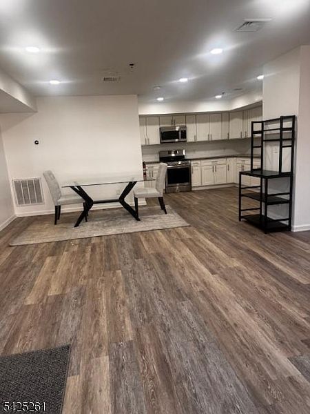 1st image of 81-83 Hawthorne Ave #1