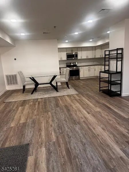 81-83 Hawthorne Ave #1