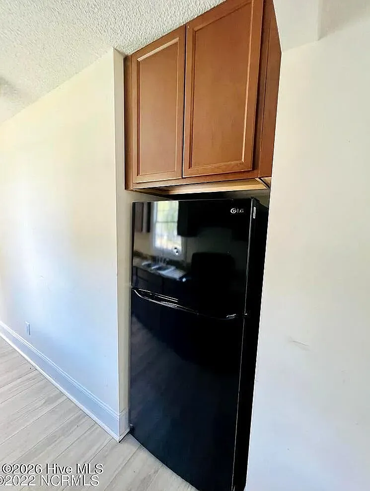 5 bed, 4.5 bath, 2025 sqft, $2,700 — Photo 4