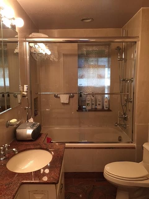 2nd image of 143 E 49th St