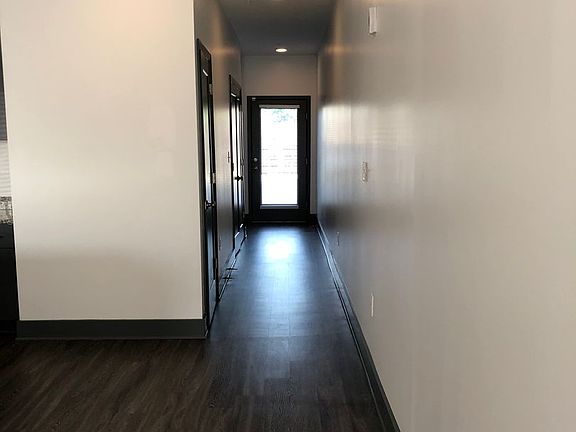 5th image of 922 23rd Ave E #111