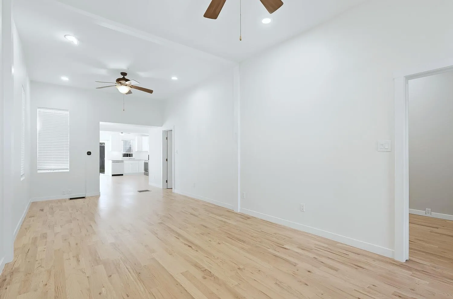 2 bed, 925 sqft, $2,800 — Photo 3