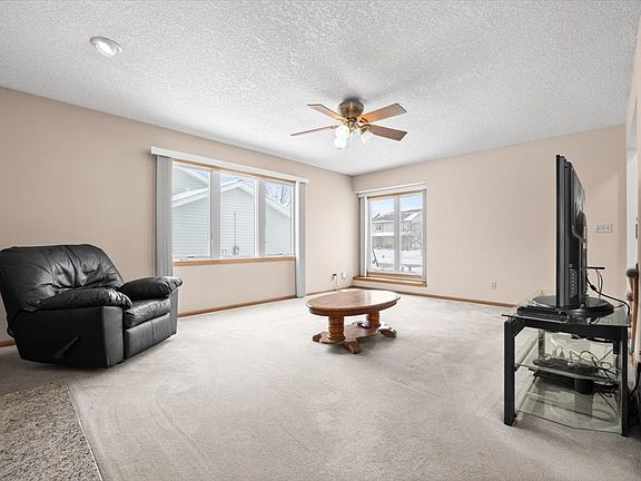 5th image of 1401 NW Parkridge Pl