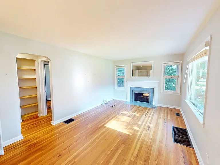 2543 Mount Holyoke Rd — Photo 2