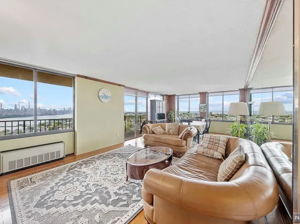 200 Winston Dr APT 2119, Cliffside Park, NJ 07010