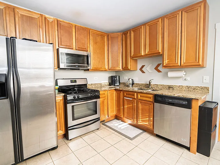 3124 W Addison St #1 — Photo 6