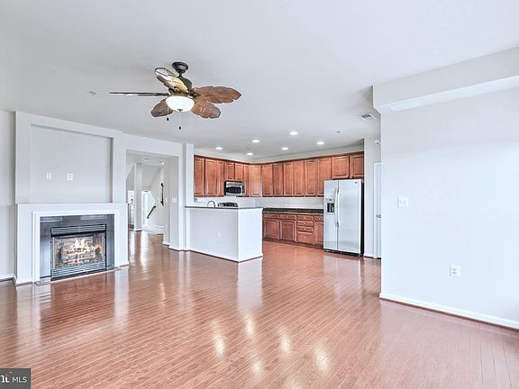 5th image of 6055 Wicker Ln #128