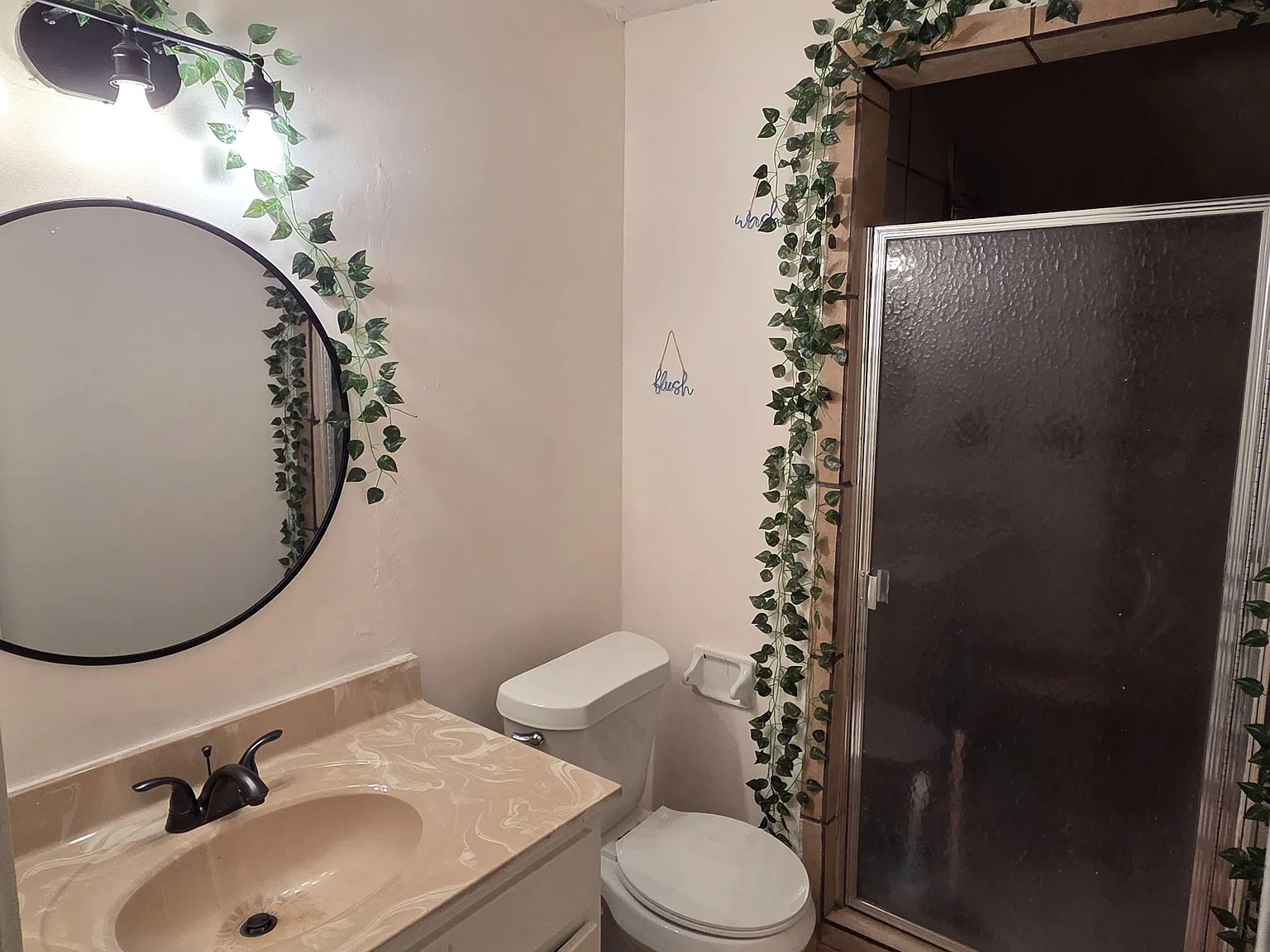 2 bed, 2.0 bath, 2200 sqft, $1,299 — Photo 4