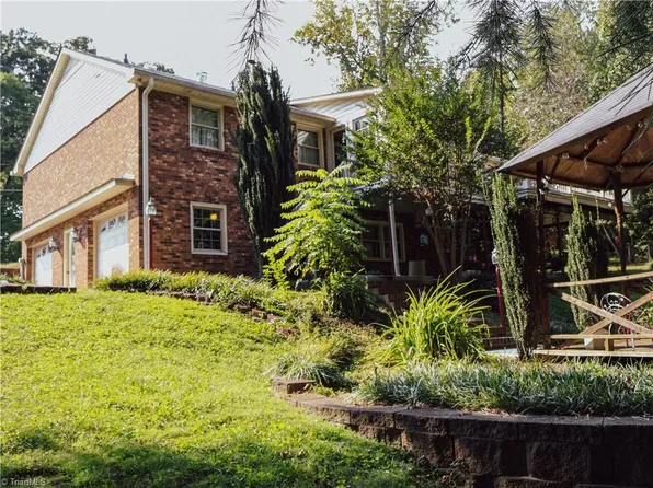5620 Clinedale Ct, Pfafftown, NC 27040