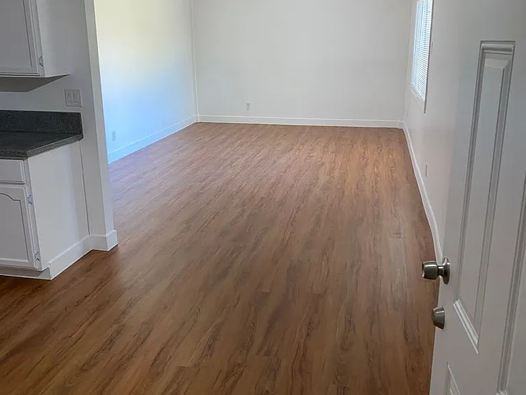 421 N Willowbrook Ave — Photo 3