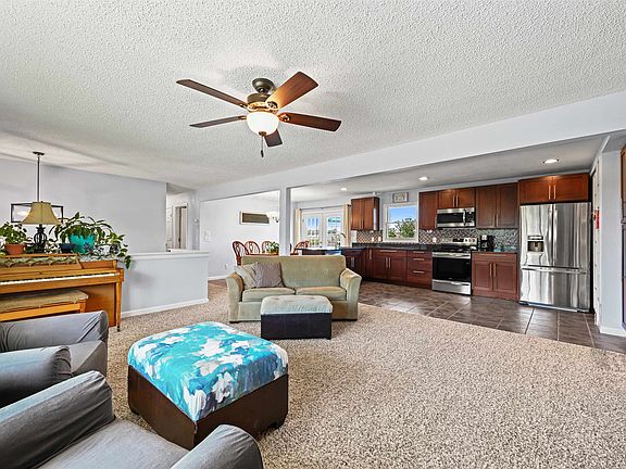 5th image of 3989 Hillcrest Rd