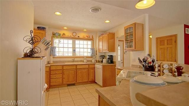 2nd image of 2986 Maplewood St
