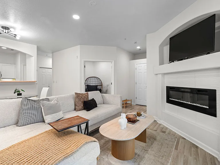 5255 Memphis St #1007 — Photo 4