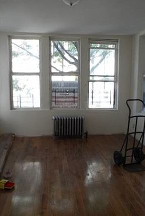 4th image of 1257 Ward Ave