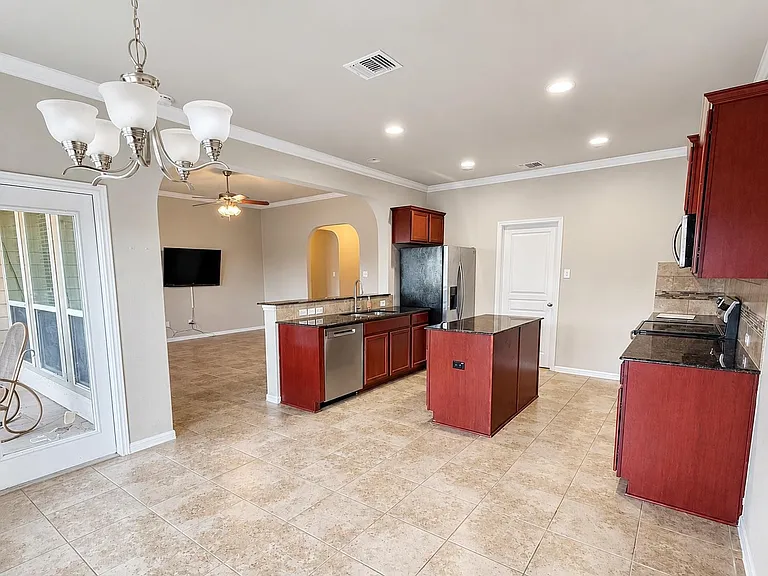 187 Chering Dr — Photo 7