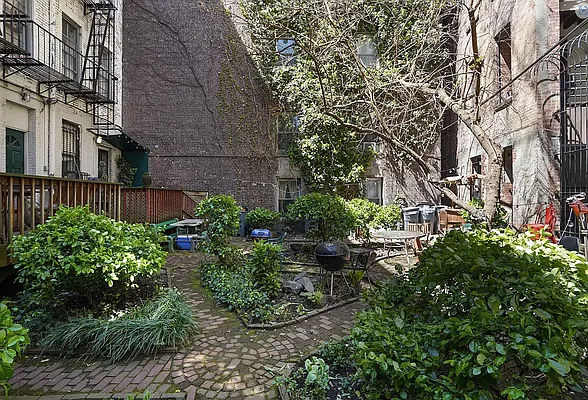 Rented by Plaza Real Estate Group | media 2