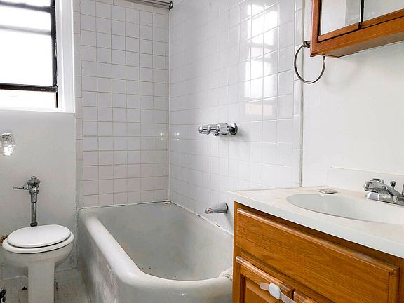 4th image of 735 W 183rd St #B5