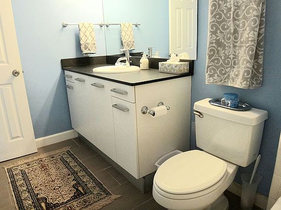 4th image of 505 NE 20th Ave APT 211