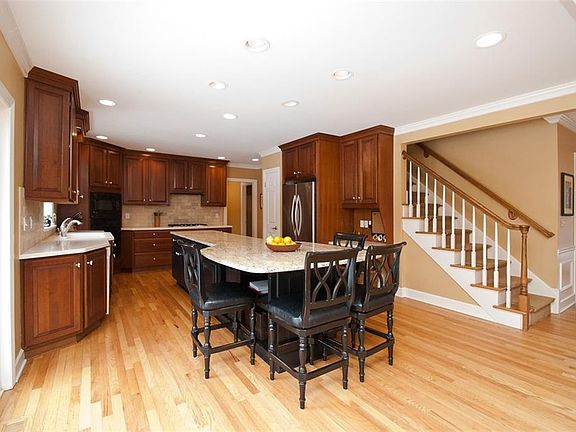 4th image of 54 Wren Field Ln