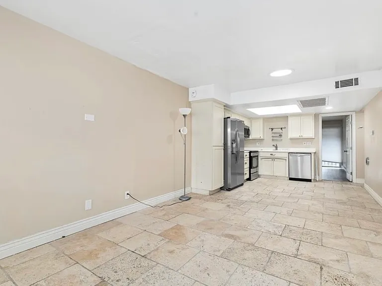 3336 Harbor Cir #D — Photo 7