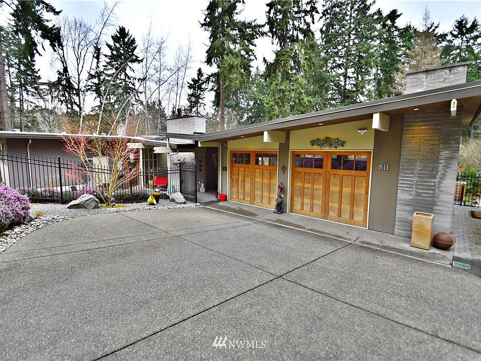 1st image of 811 62nd Ave NE