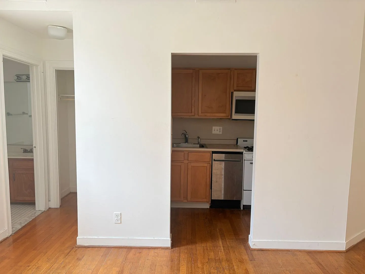 13 W. Preston St — Photo 2