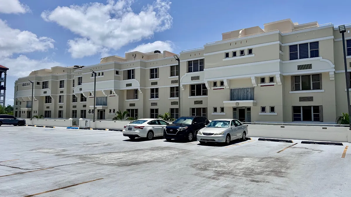 Building Photo - 1 Las Colinas