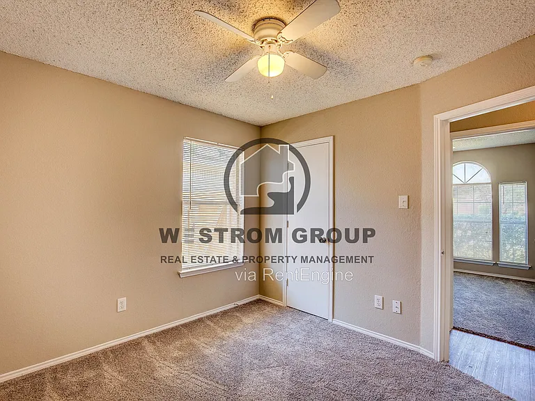 2363 Laurelhill Ln — Photo 31