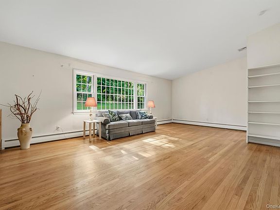 5th image of 10 Oak Bend Road