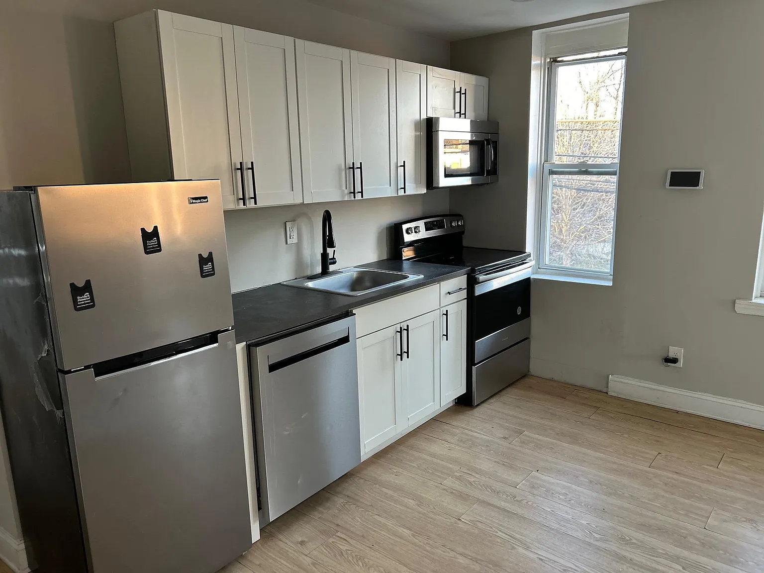 2 bed, 900 sqft, $1,600 — Photo 2