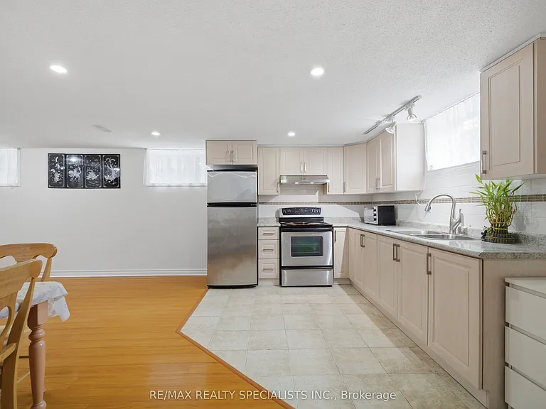 1036 Caven St — Photo 16