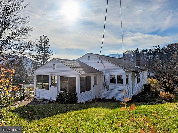 5th image of 117 Cedar Ln