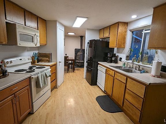 5th image of 691-455 Lassen Way