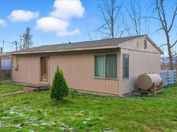 10951 E Twin Peaks Ct, Palmer, AK 99645