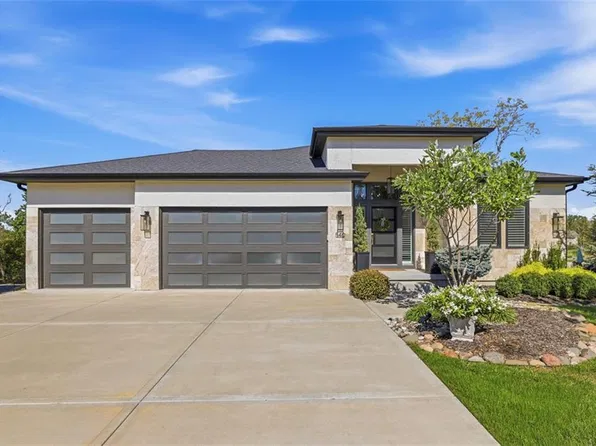 540 S Shore Dr, Lake Winnebago, MO 64034