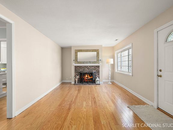 4th image of 118 S President St