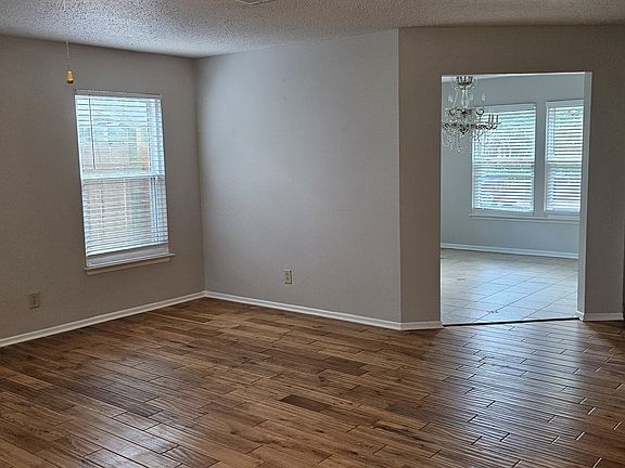 3rd image of 1252 Jasmine Dr