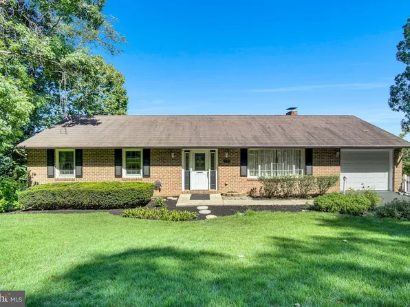 12 Eastwood Dr, Carlisle, PA 17015