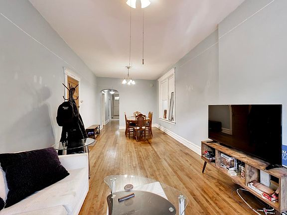 5th image of 1037 S Racine Ave #1F