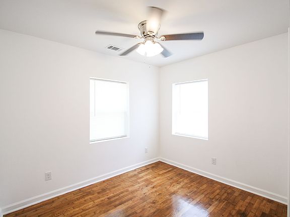 4th image of 1904 E 51st St #C