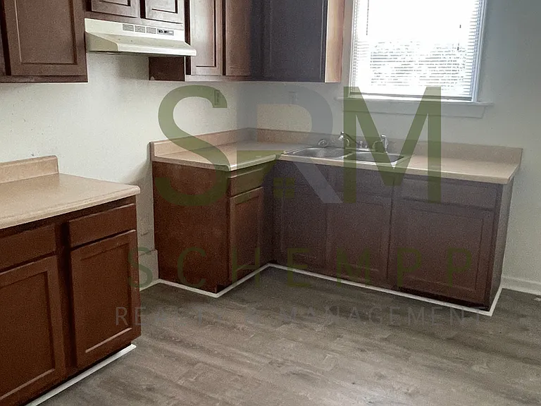 2912 Greenwood Ave — Photo 2