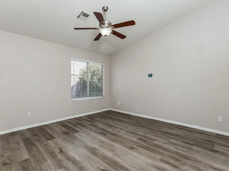 5307 N 79th Dr — Photo 9