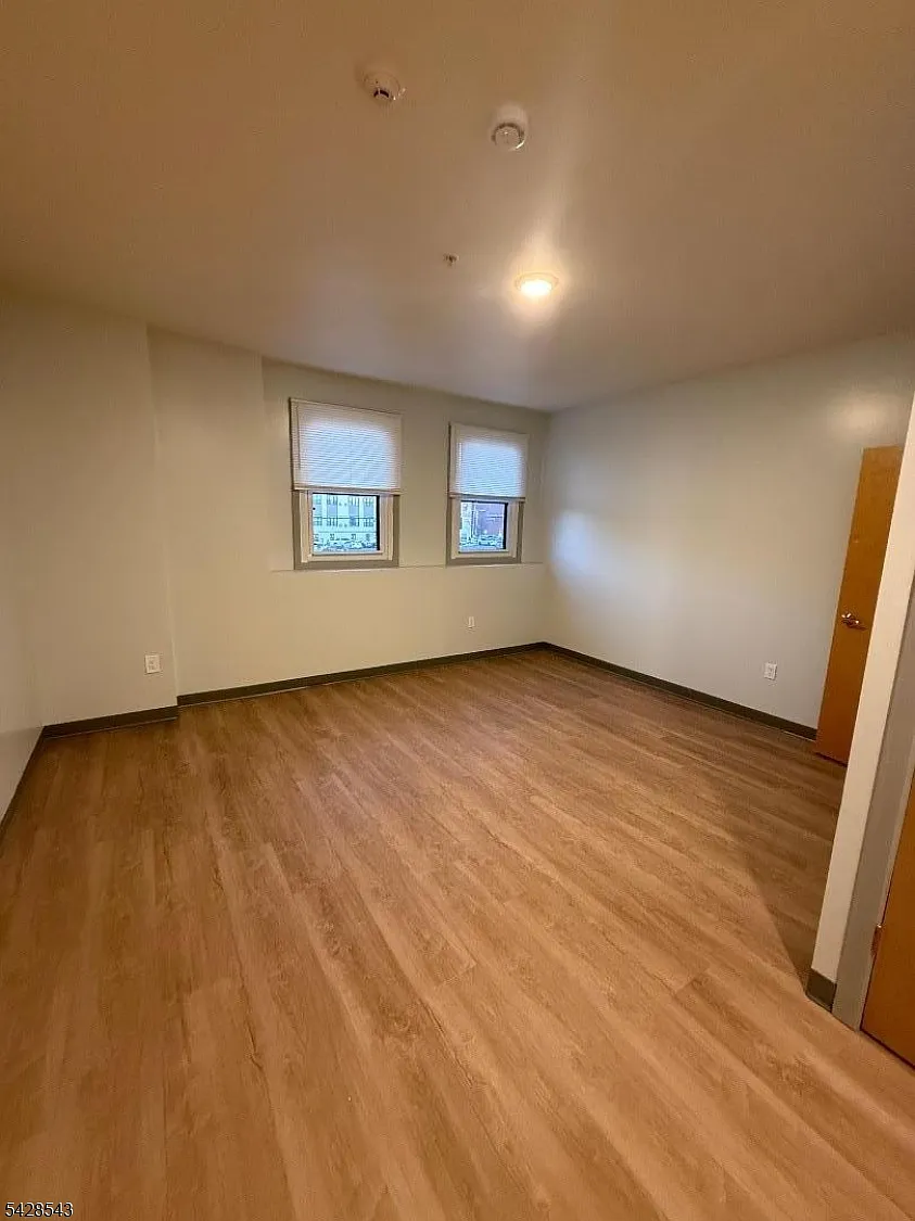 Studio, 1.0 bath, $1,550 — Photo 4
