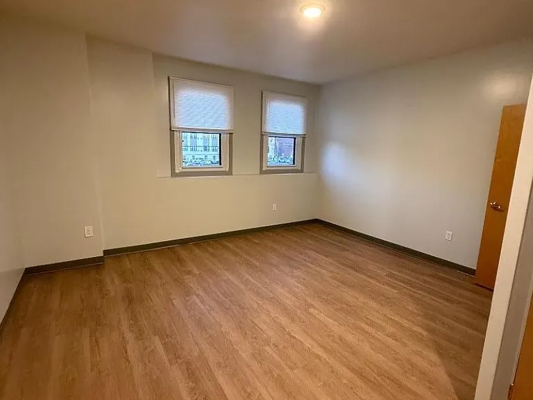 70 W Grand St #17 — Photo 4