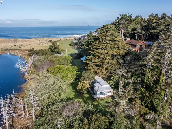 42339 Parkwood Dr, Port Orford, OR 97465