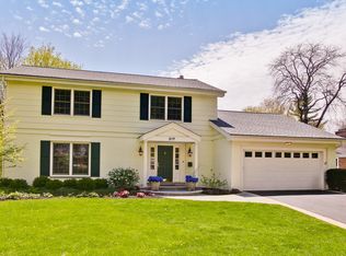 317 W Sheridan Pl, Lake Bluff, IL 60044