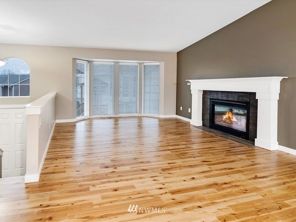 1st image of 8418 10th Pl NE