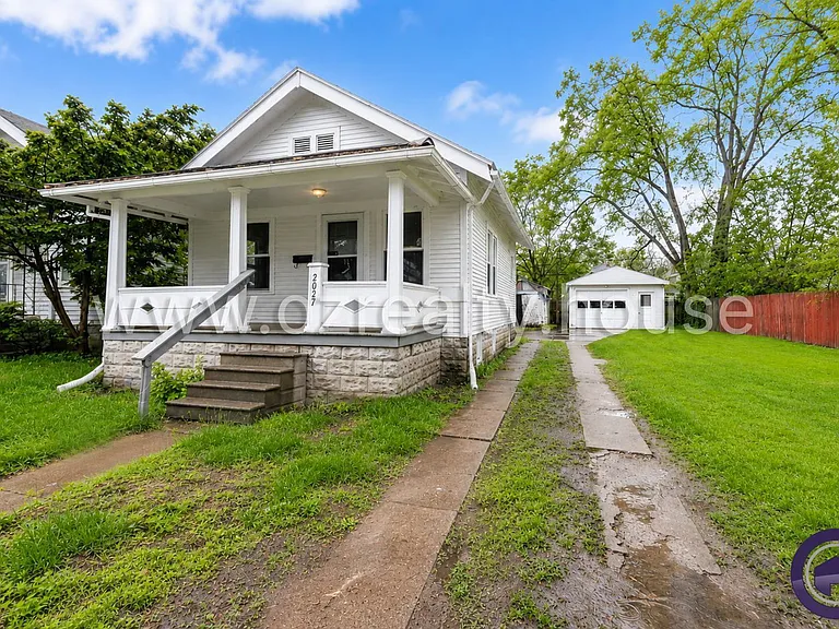 2027 Berkshire Pl — Photo 2